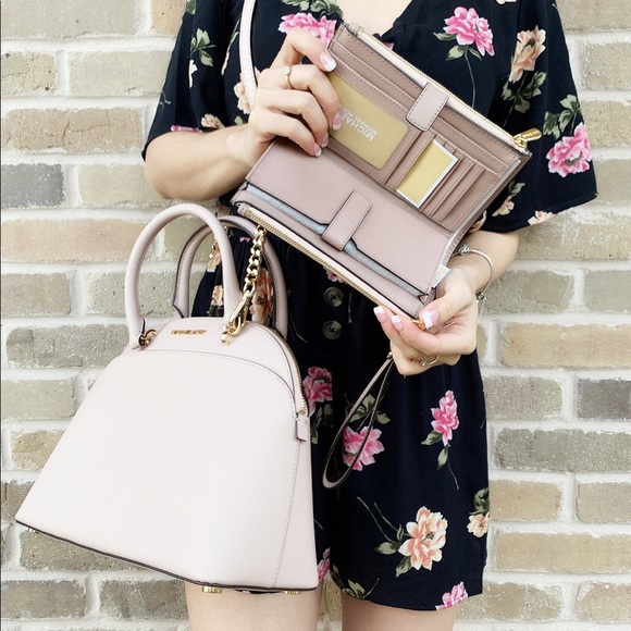 SALE⬇️⬇️⬇️👜💕-Michael Kors LG Satchel Wallet SET - Picture 4 of 8